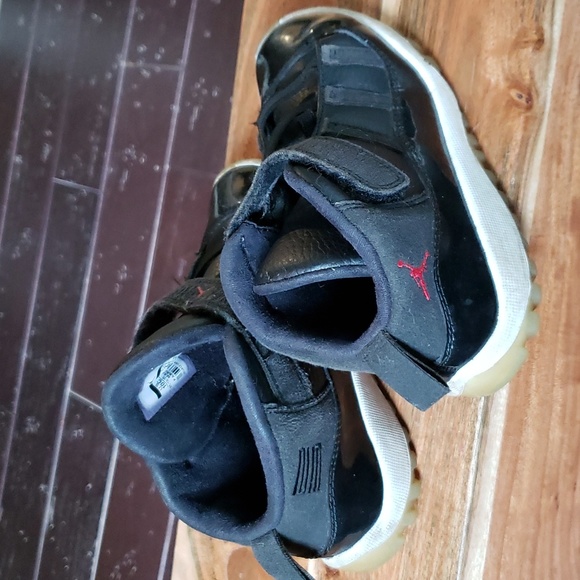 Nike Air Jordan black Toddler shoes. Size 10C. Pre-owned Velcro & elastic close - Picture 10 of 10